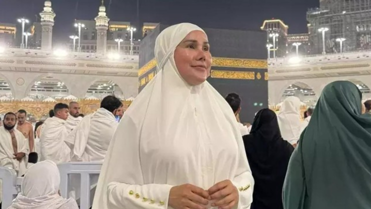 Transgender Isa Zega Dipolisikan Buntut Umrah Pakai Hijab